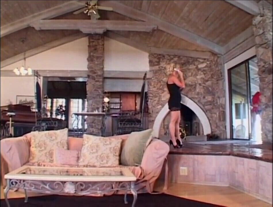 Lesbian MILF Landlady Shows Newly Arrived Teen House Rules