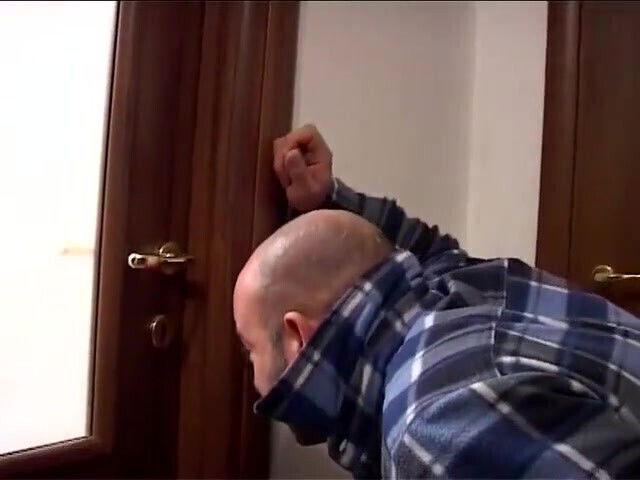 Amateur slut blindfolded sunglasses gets fucked bathroom