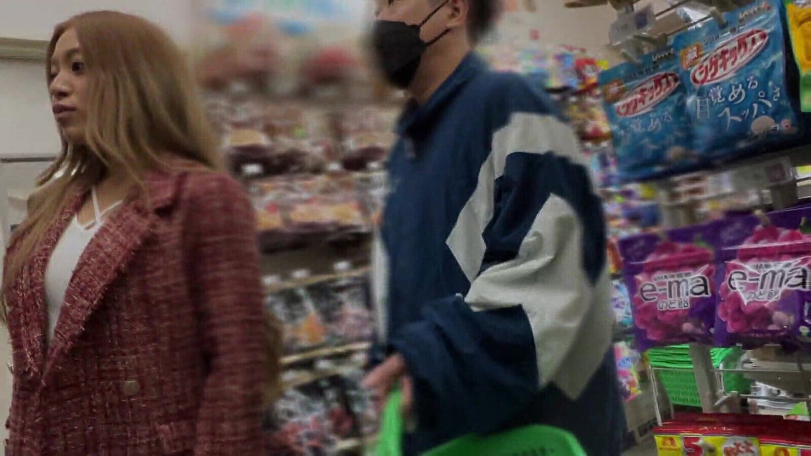 Part [NTR brown gal] Couple official shooting! After being creampied reversed, boyfriend also cummed! Non-stop piston muddy mixed with semen love juice!