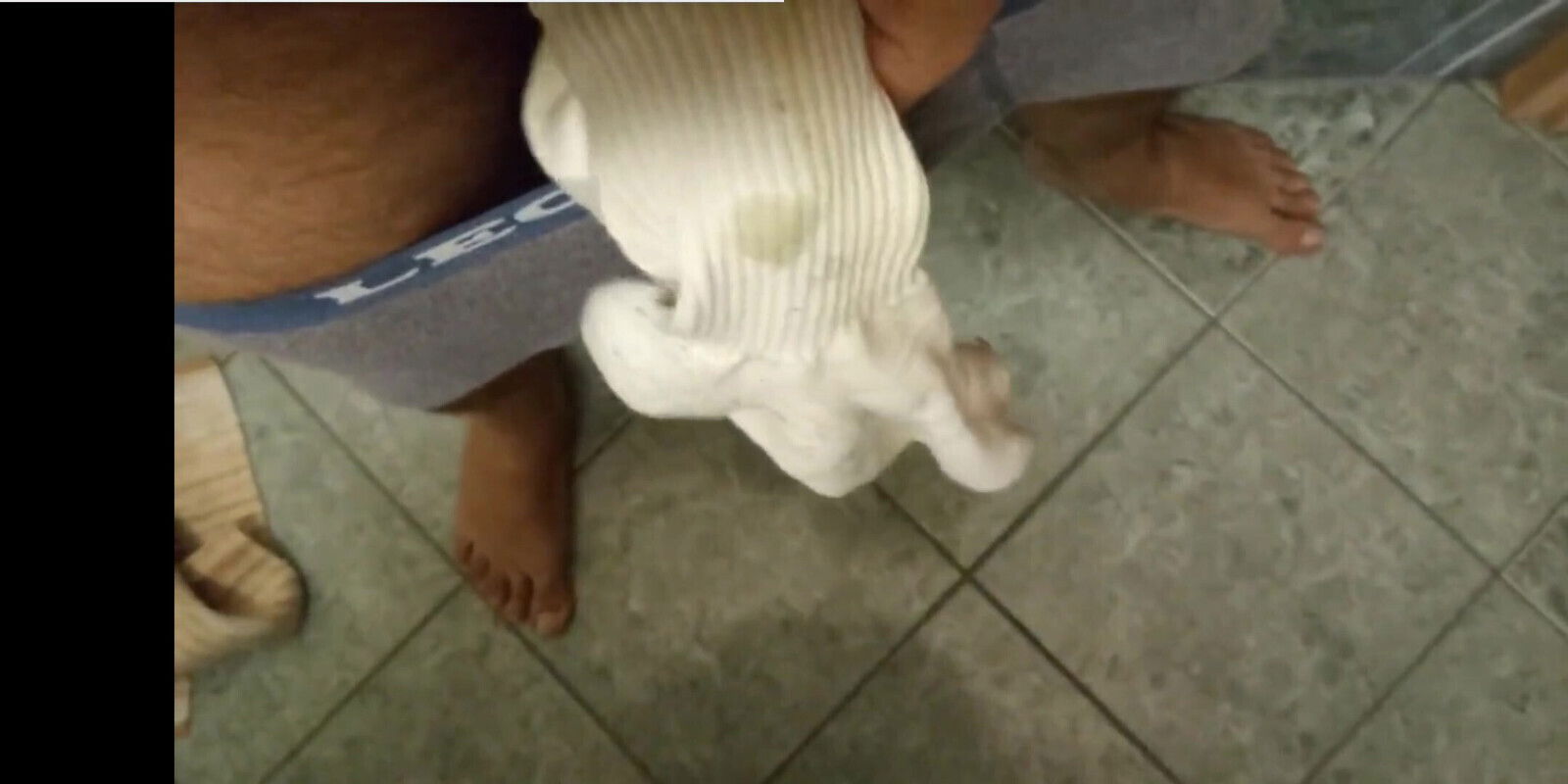 Dirtyjunkbro Pisses Bathroom, Where Piss......