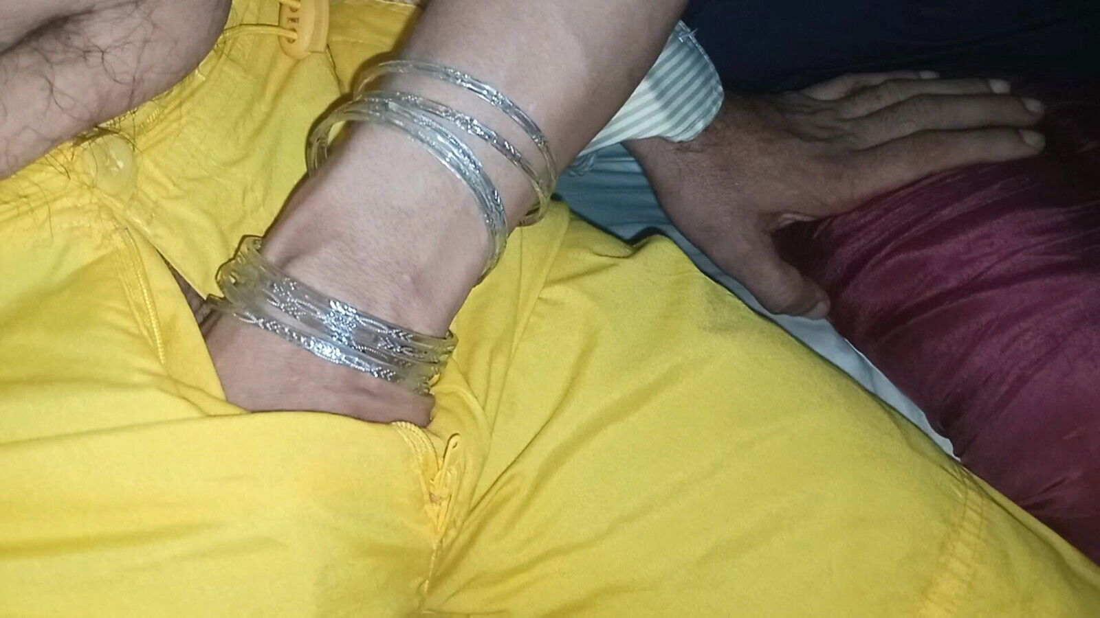 SEARCH SONAM KHAN WITH POONAM KHAN TWIN