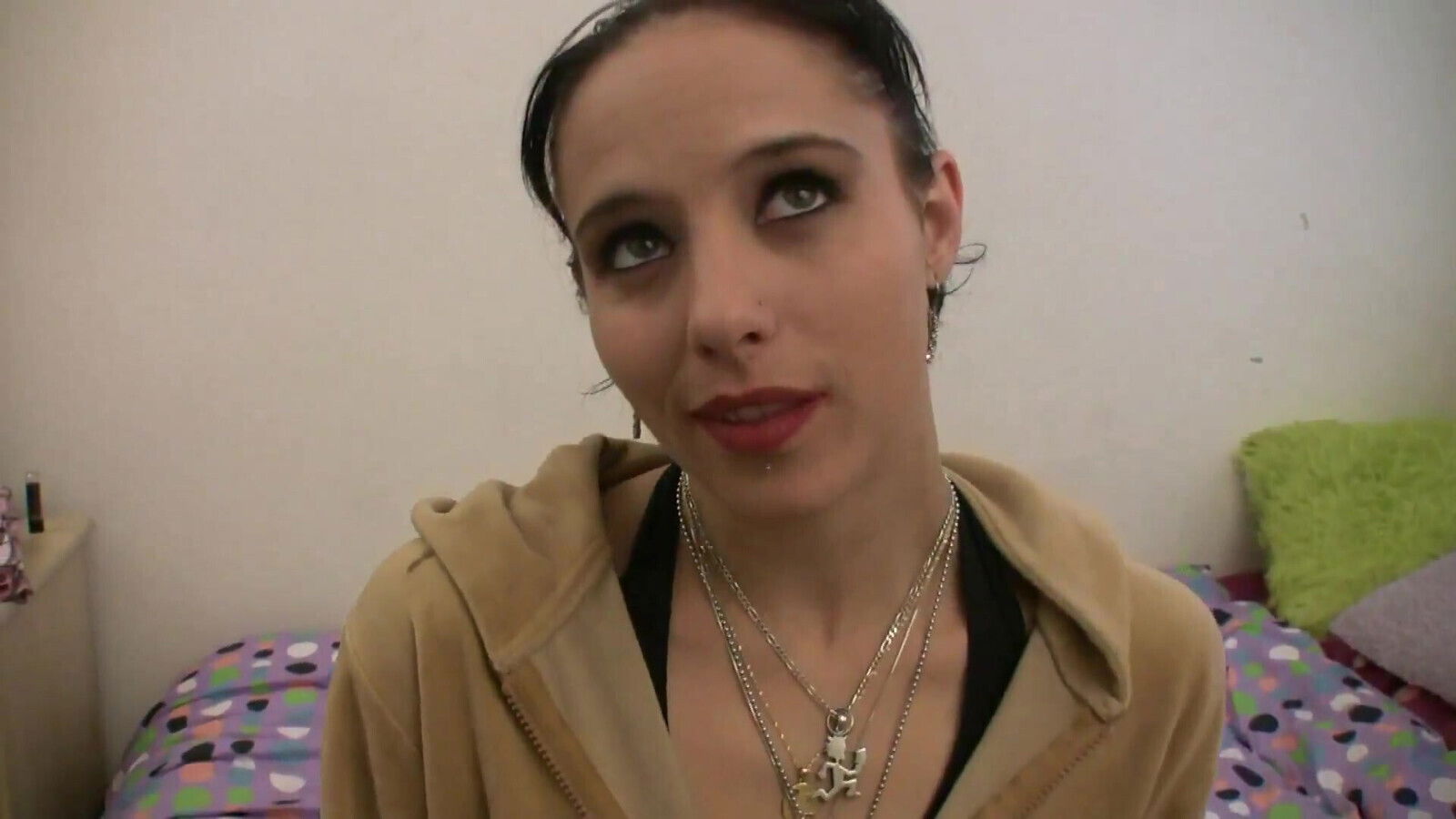 slut wants feel between lips