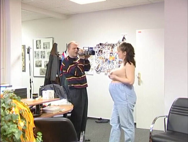 Pregnant brunette blowing pals dick