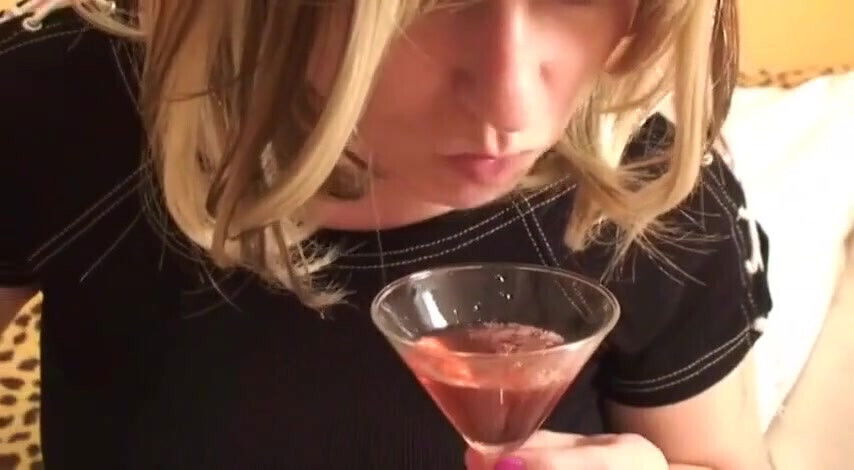 Fetishqueen Lucilla Served Very Special Aperitif