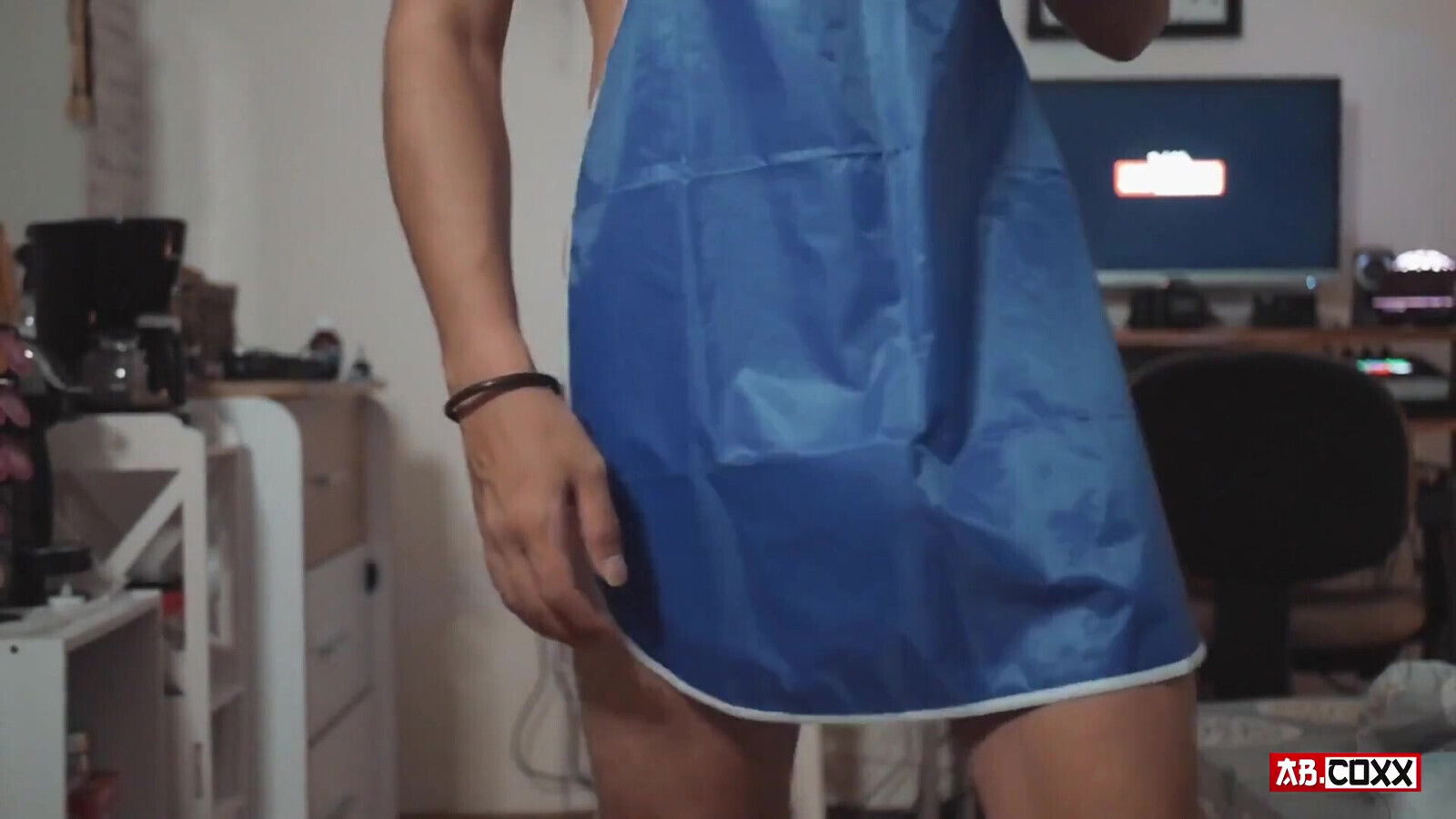 Strip Tease Smooth Bottom Coxx Bubble Butt