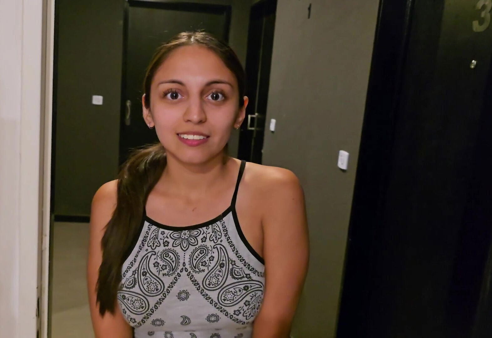 neighbor asks help returns favor with pussy