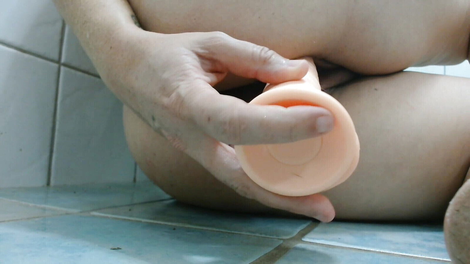 Watching Dildo Make Pussy Squirt First Time