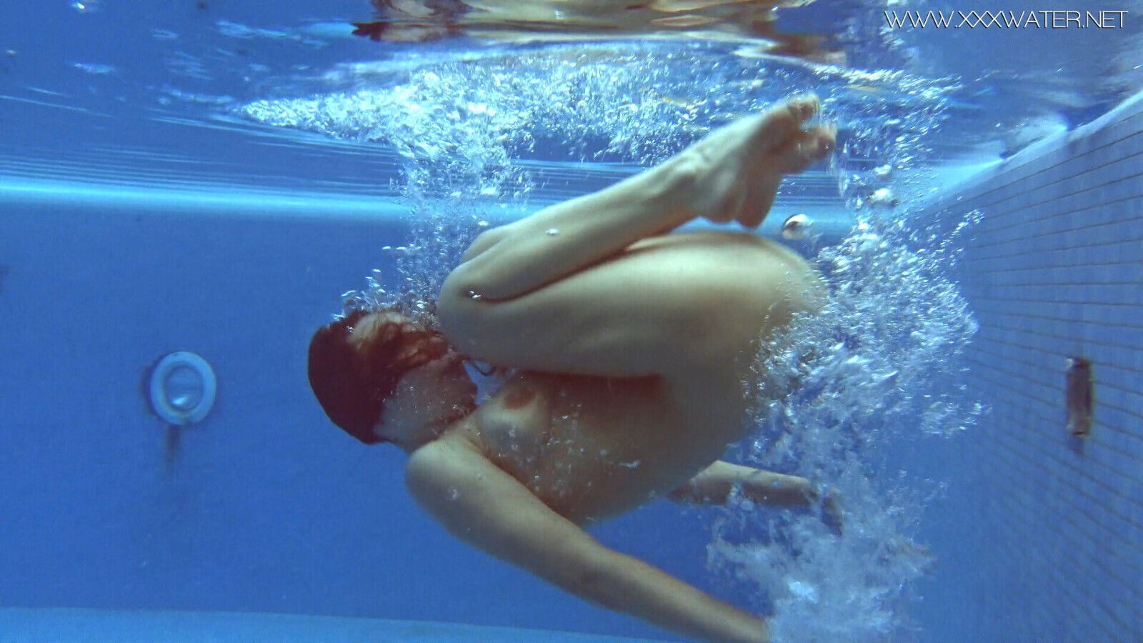 Juicy Russian Lina Mercury pool