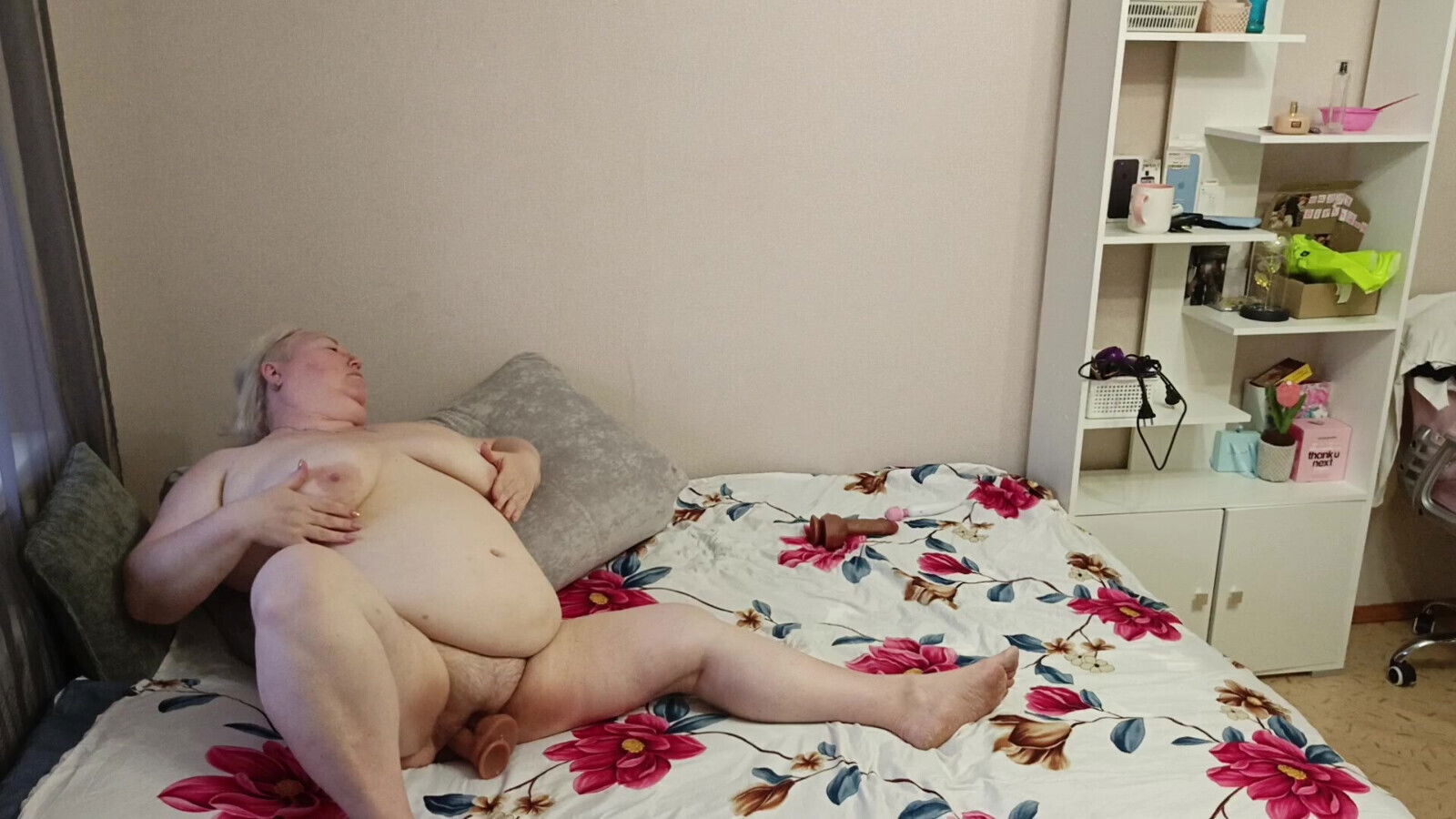 Stepmom's morning started with pussy masturbation