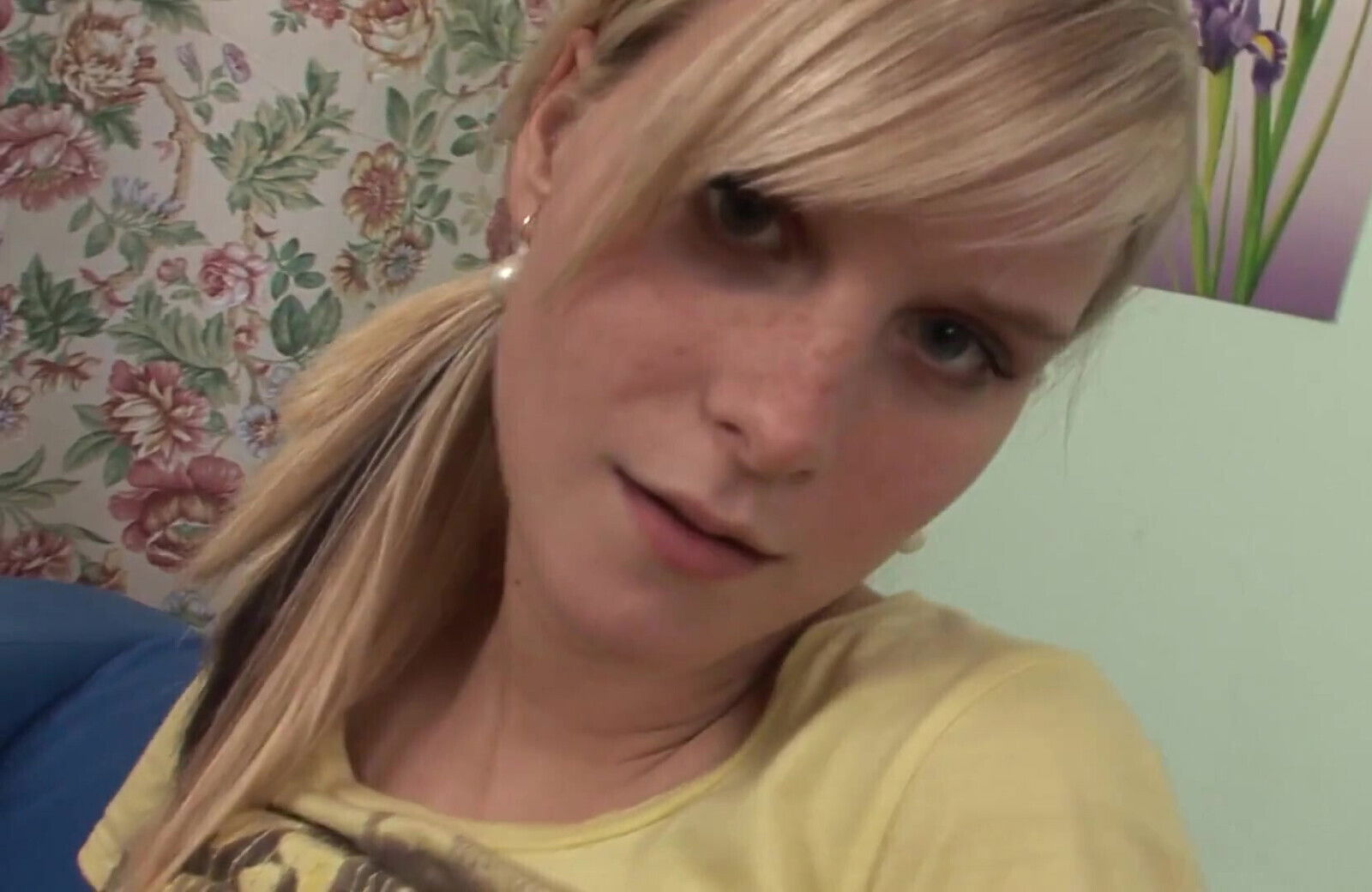 Horny girl enjoys pussy lick before riding hard sofa