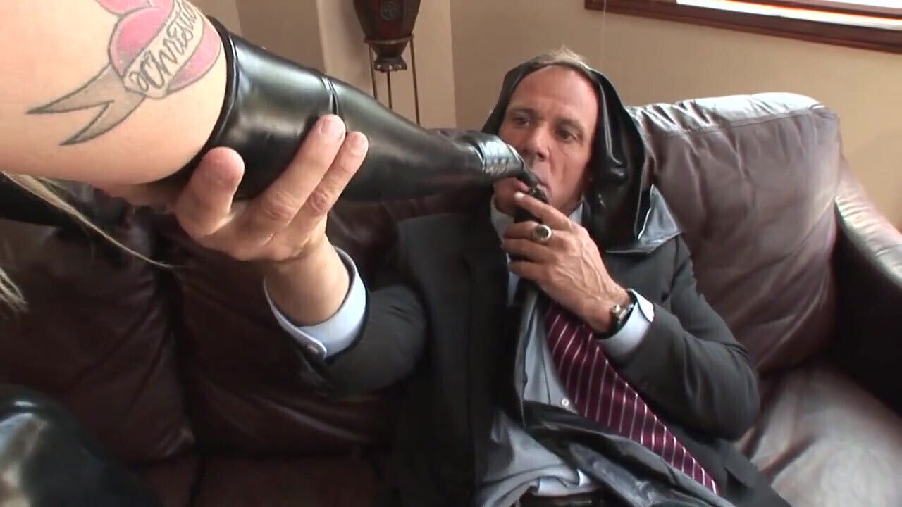 Blonde Slut Loves Play with Hard Cock!