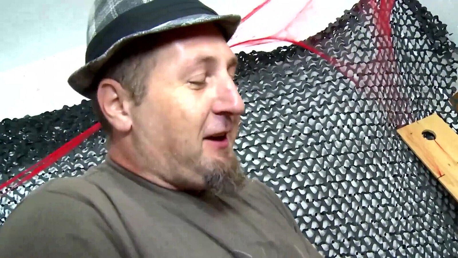 Tattooed girl pussy fucking fingering