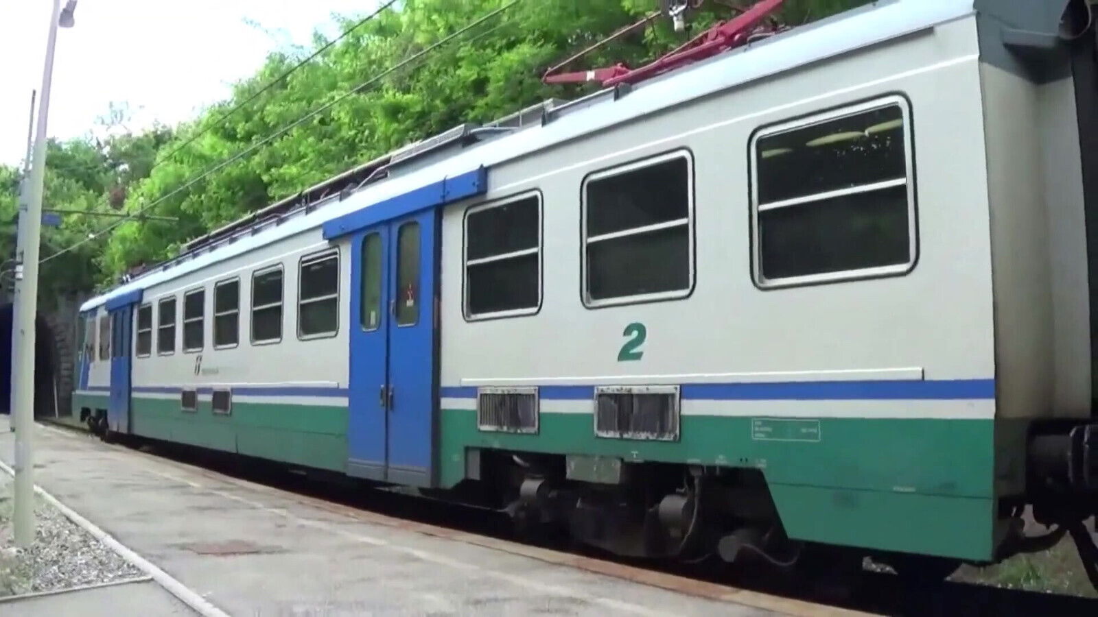 Crazy girl suck fucked railway