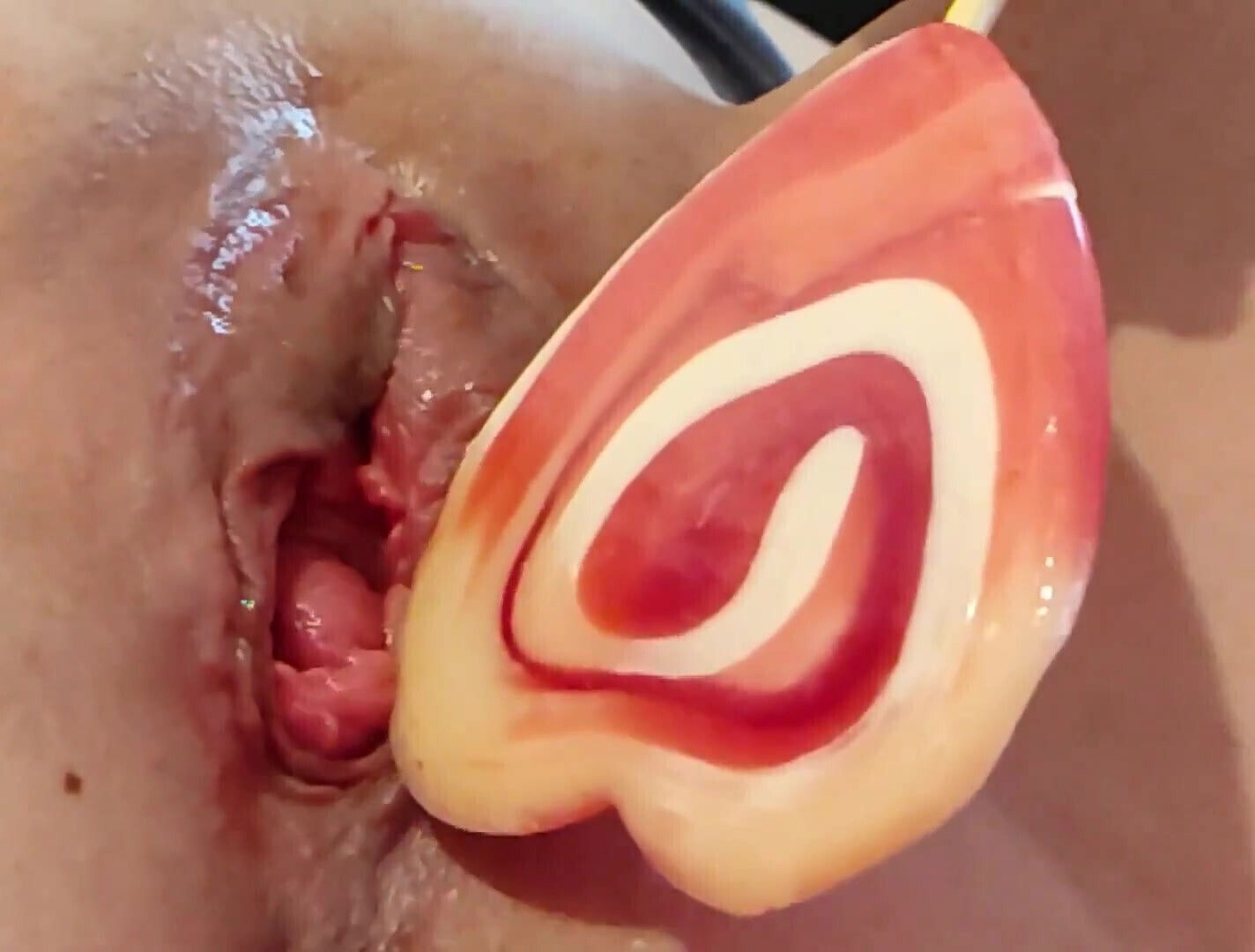 Candy pussy MILF playing