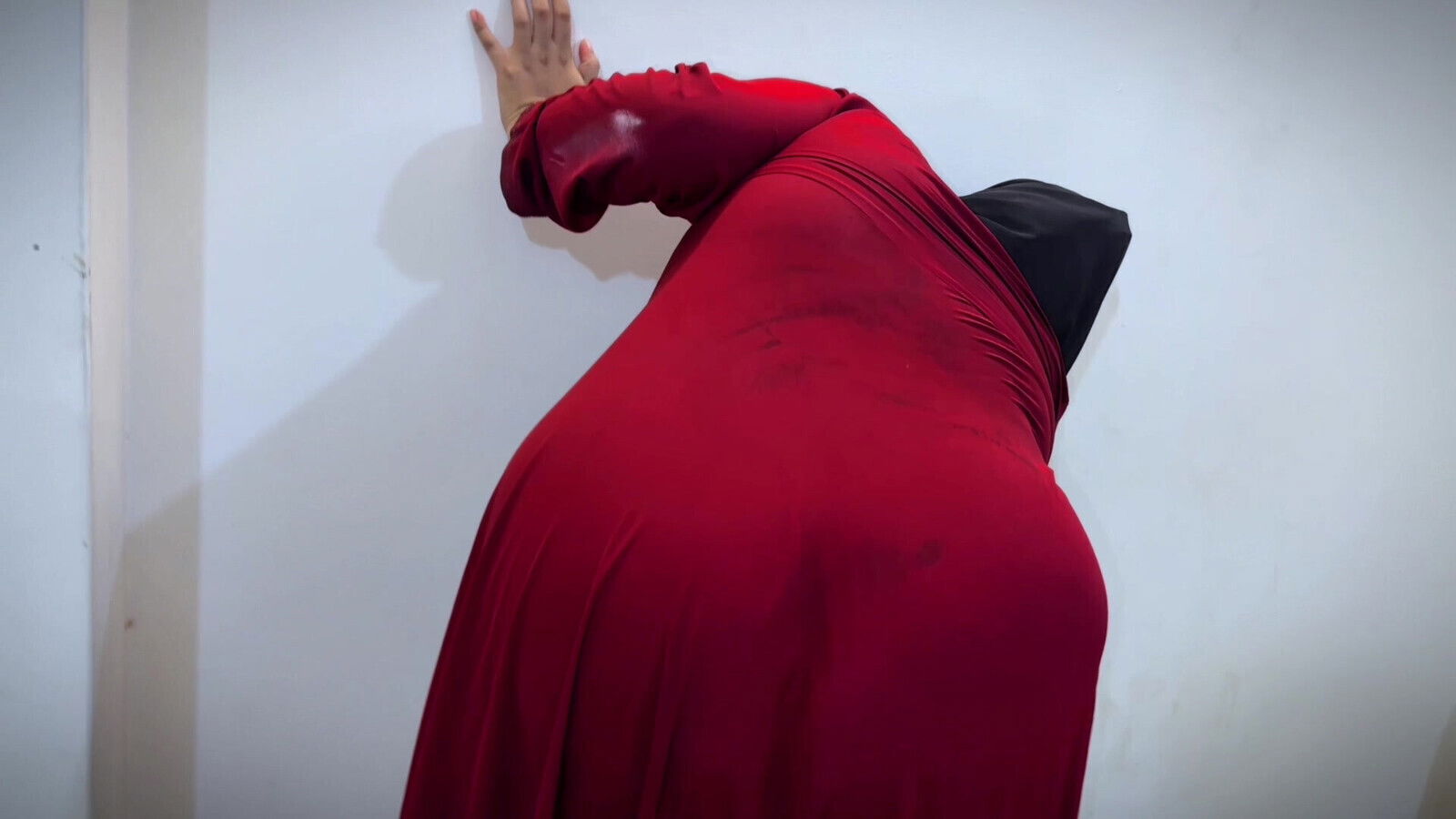 Arabic Stepmom Leaves Stepson Romantic With Friend when home