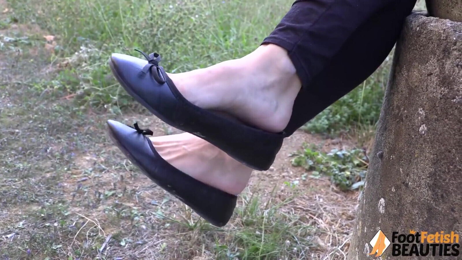 Sexy Dollyc Showing Feet Stone Well