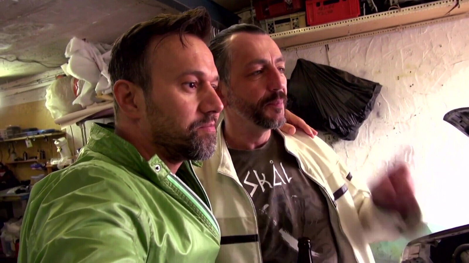 Sexy MILF gets warm fuck warm load face