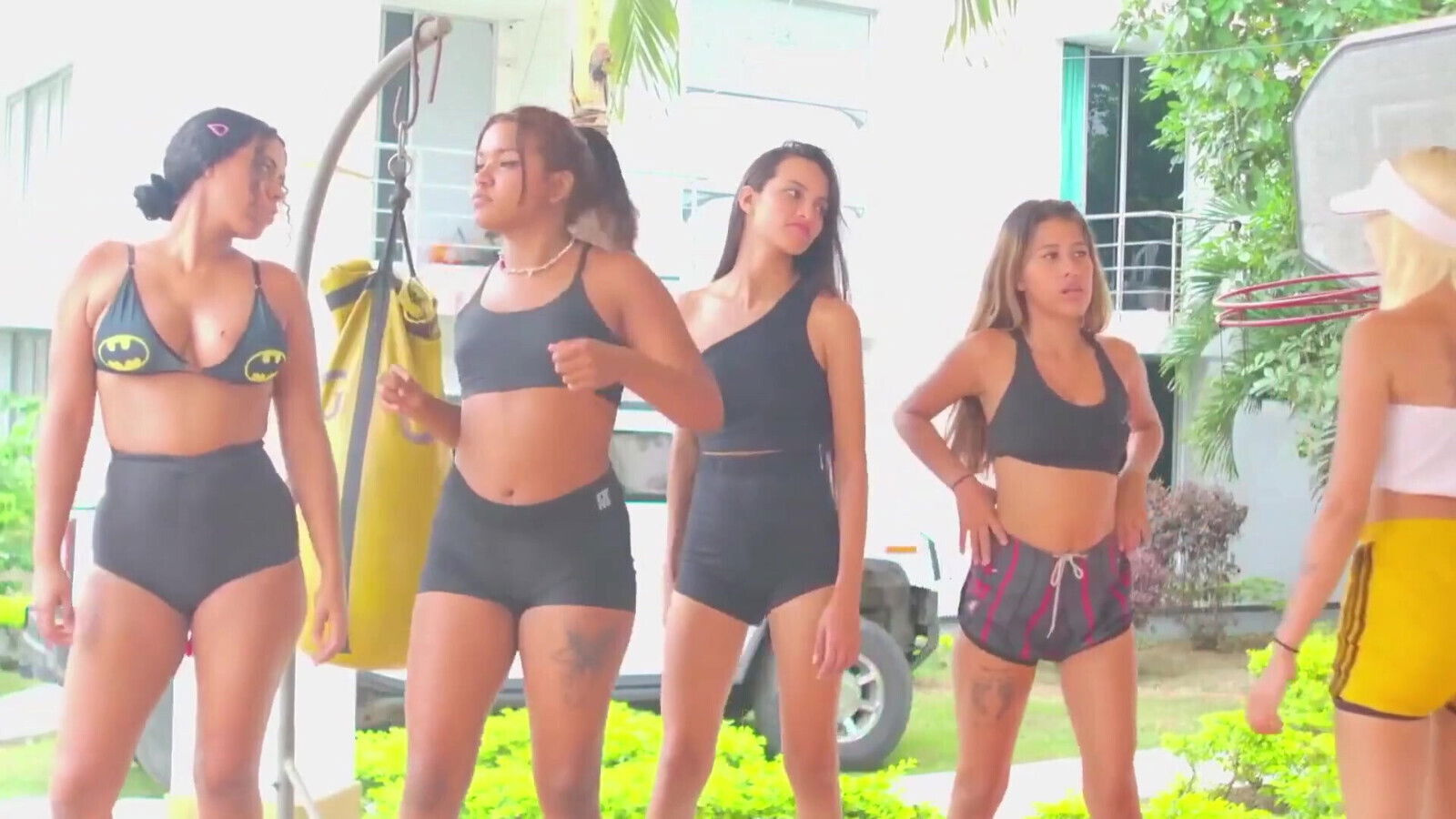 friends like show their slits GGmansion