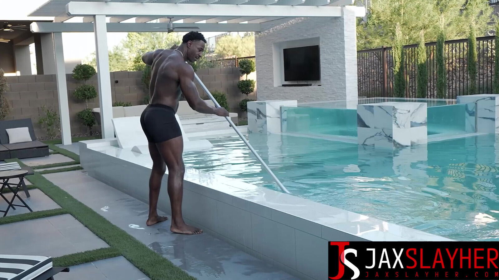 Curvy Hottie Danii Banks Receives Wild Interracial Experience