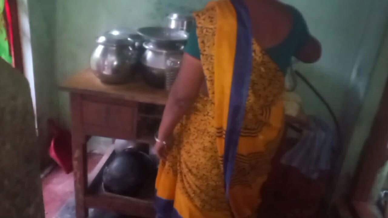 Desi husband squeezes wife's breasts while cooks