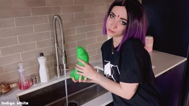 Raven Washes Dishes while Watch! (wholesome)