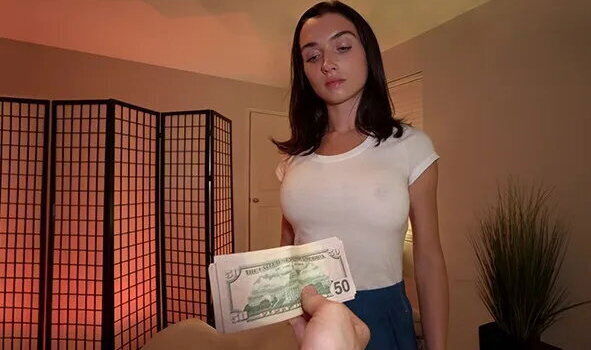 Petite Masseuse Gives Dick Client Unforgettable Happy Ending