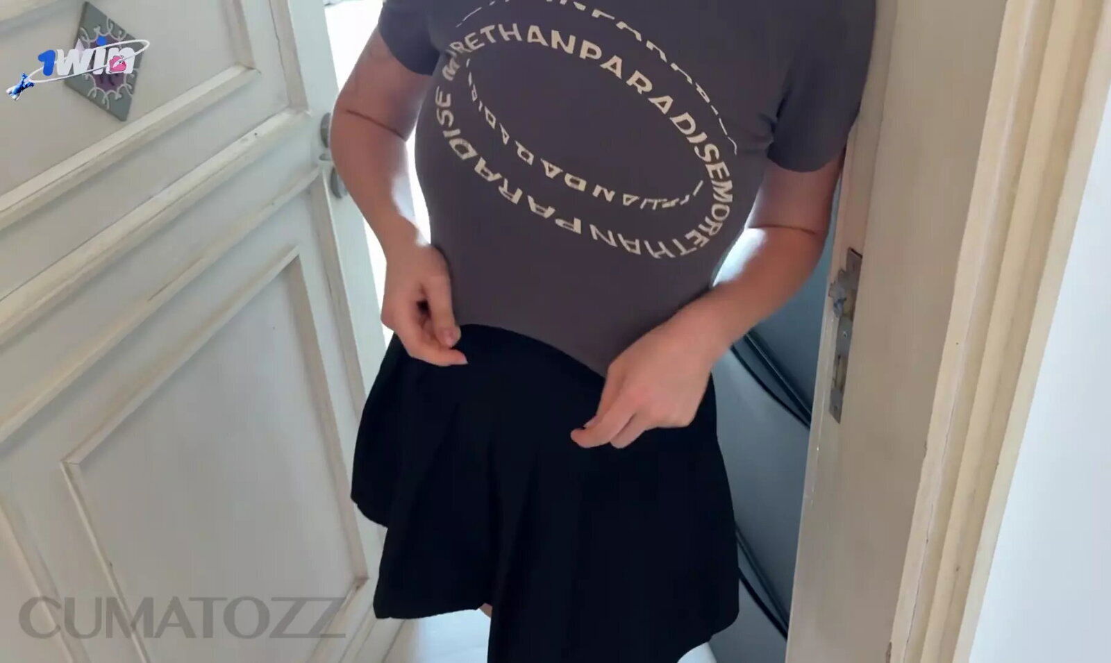 Girl Cheated Boyfriend Courier