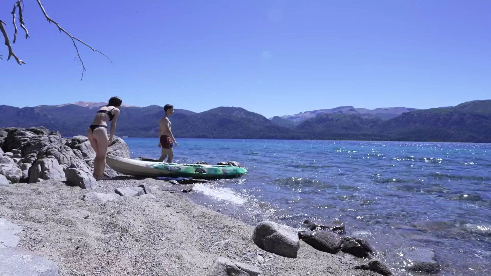 Horny Teen Couple gets Caught having Public Beach Huge Cumshot Amateur