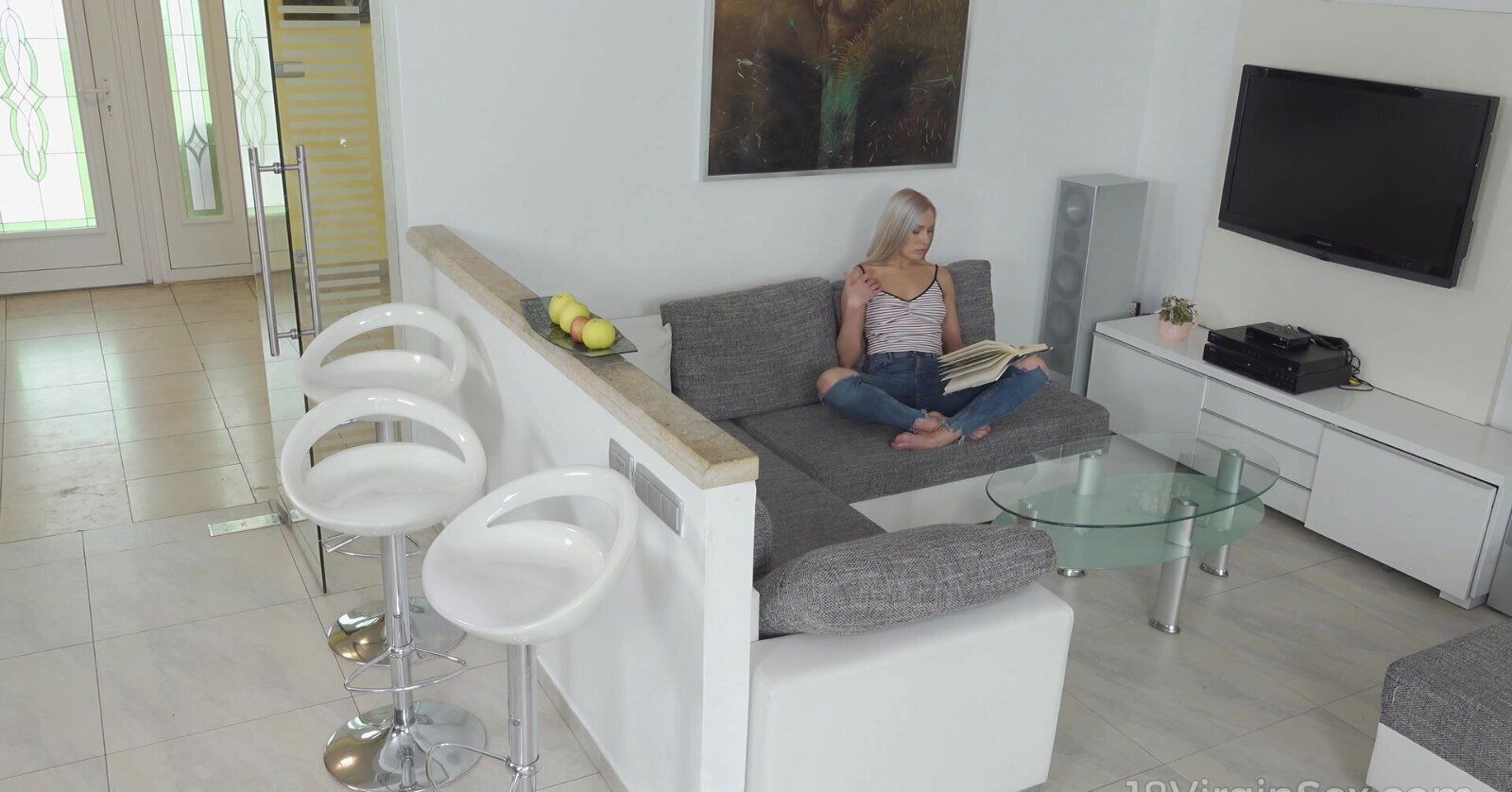 Blonde beauty Angelika Grace wanking muff jeans panties