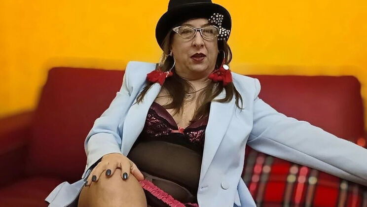 Veronica Rossi Official Italian MILF with Huge Booty Masturbates Glasses Homemade Solo