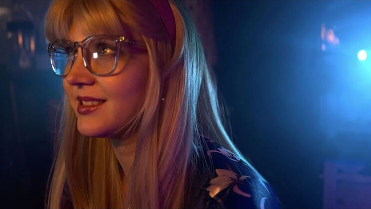 Stepmom Shawna Panofka's Sensual Massage Leads Happy Ending