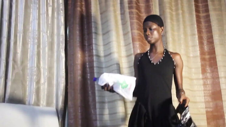 Amateur MILF Takes Threesome