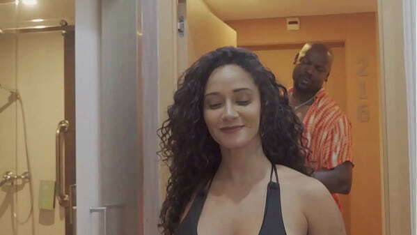 Estava andando pela praia quando Neg&atilde_o derrubou levou casa foder minha bucetinha COMPLETO SHEER/RED