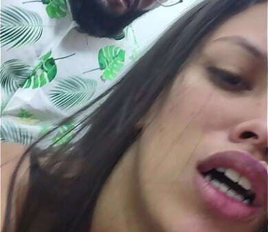 Gostosa n&atilde_o aguenta fode neg&atilde_o banheiro balada