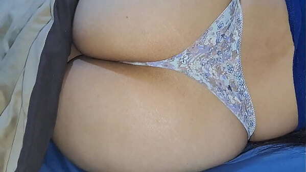 Intento dormir peromi ahijastro est&aacute_ cachonda