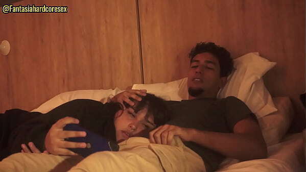 Viendo pelicula mejor amiga meti pene boca antes descubran