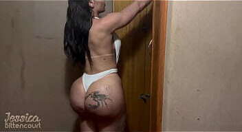 Vizinho mandrake, novinho tatuado pede tomar banho casa trans safada n&atilde_o resiste tamanho piroca Completo SHEER