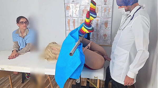 Madrasta leva enteada pela primeira ginecologista!