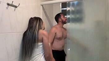 VIZINHA ME CHAMOU PARA OLHAR SEU CHUVEIRO MAS ALGO ACONTECEU