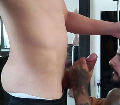 FUDENDO NOVINHO TATUADO