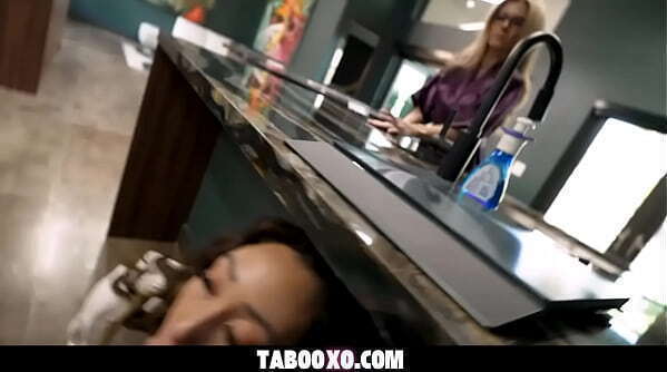 Fucking Stepmom'_s First Time Kaya Knight