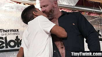 Gave Panting Giant More Access Ever-Stretching Fun-Size Hole Tinytwink