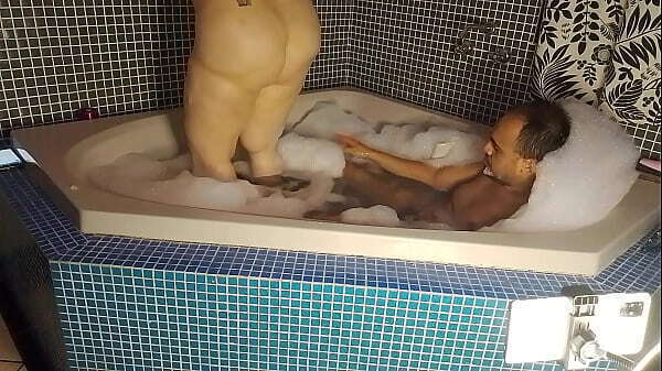 rapidamente pediu fodesse cuzinho for&ccedil_a at&eacute_ talo fazendo gozar m&uacute_ltiplas vezes s&oacute_ parou tudo enchendo cuzinho leite quente.