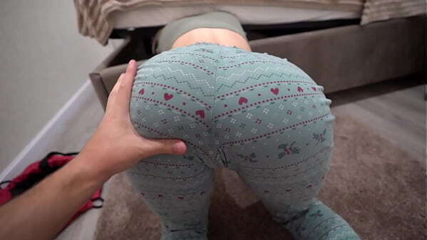 Creampie gift fate Stepmom stuck under bed!