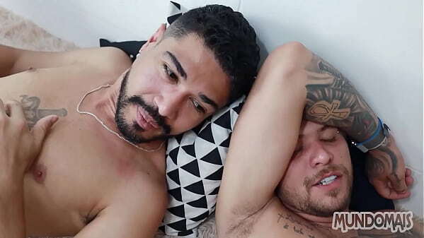 Tr&ecirc_s amigos fazendo putaria depois balada!