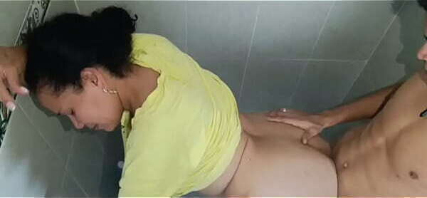 Tengo sexo ba&ntilde_o novio hijastra. &iexcl_Qu&eacute_ polla Rica tiene!