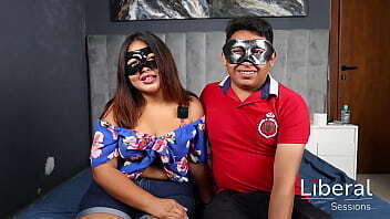 cornudo presta esposa para cogida tres negros