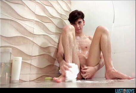 LustForBoys: Henry Evans Fingers Rubs Until Explodes