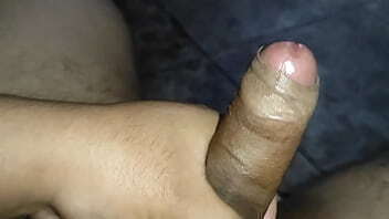 LATINO SE MASTURBA Y ES ATRAPADO POR SU HERMANASTRA (LATINO SE COGE A SU HERMANASTRA FUERA DE C&Aacute_MARAS)