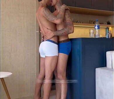 DANDO LEITE BOCA TWINK copy